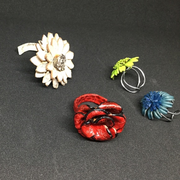 Collection of 4 adjustable leather flower rings - Picture 11 of 14